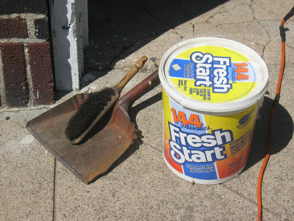 A tub of Fresh Start grouting powder